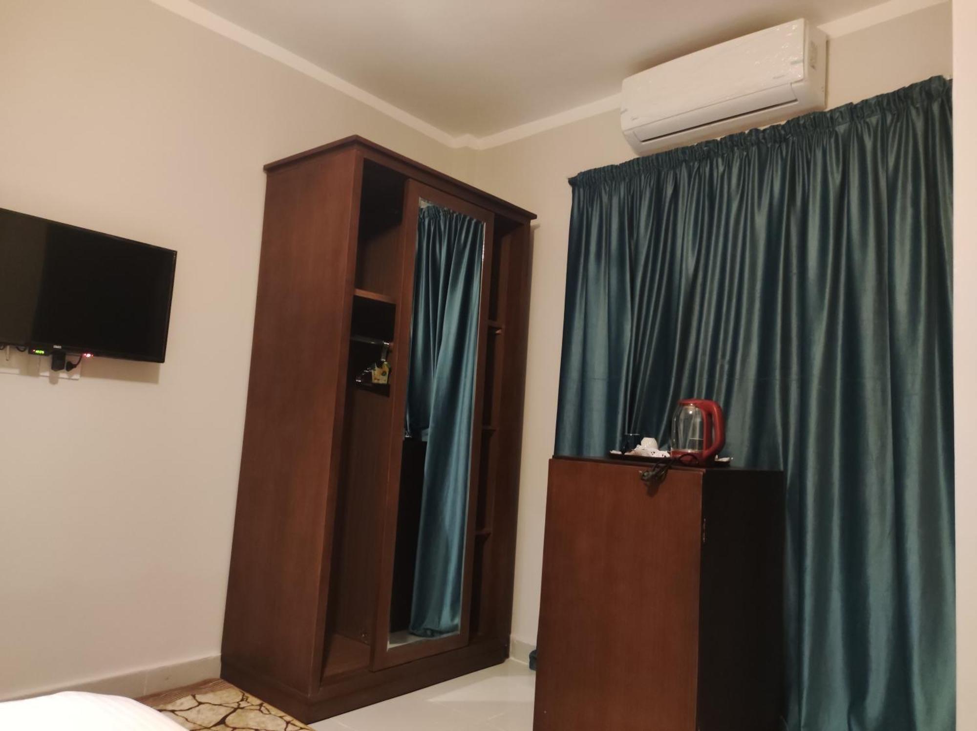 Pyramids Way Inn Kafret el-Gabal Rum bild